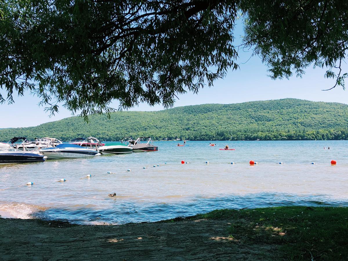 Shore Meadows Lodge Llc Lake George Exterior photo